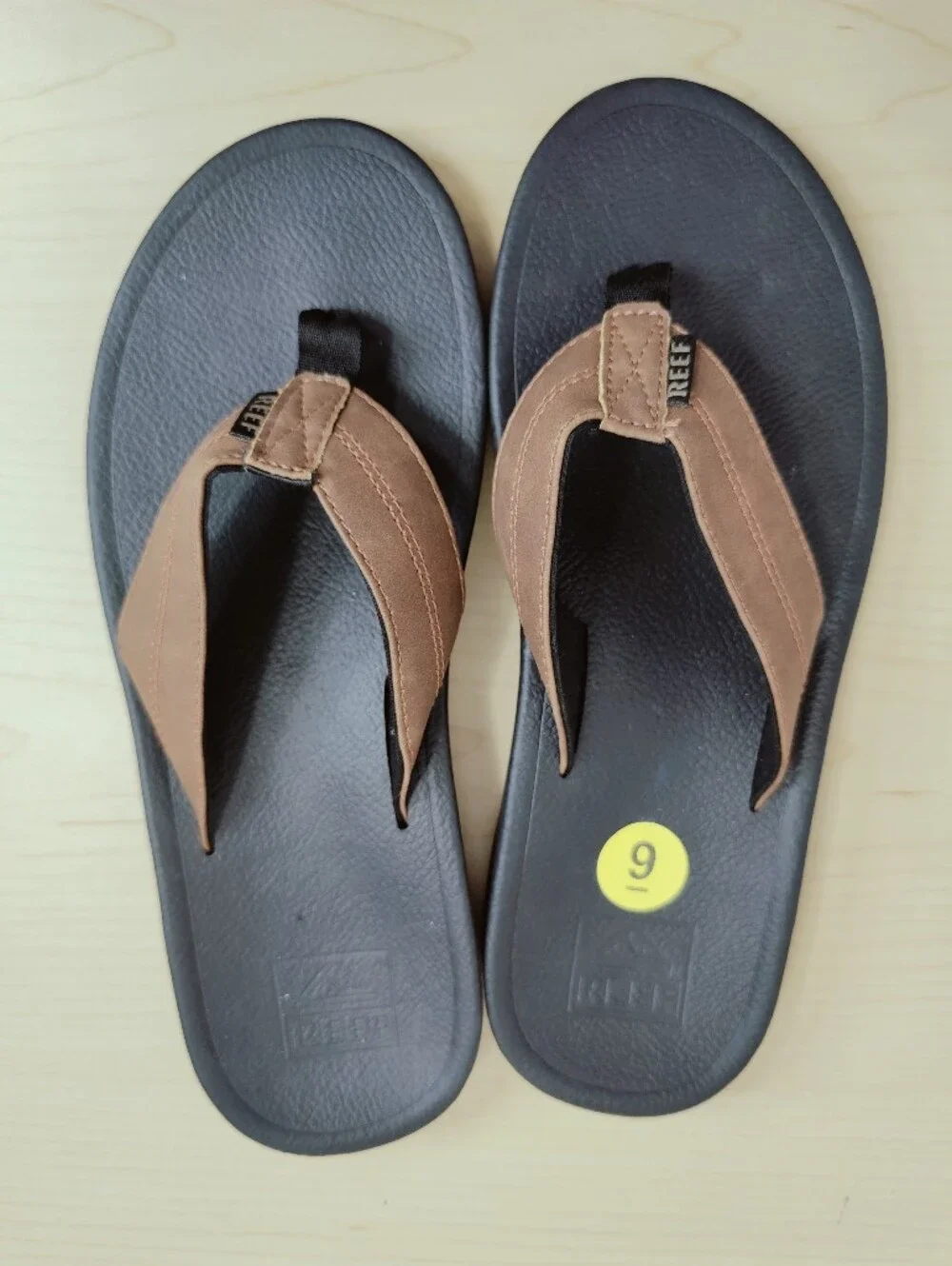 EUC Reef Men's Journeyer Black Brown Flip-Flops Sandals Contoured Footbed, Sz 9